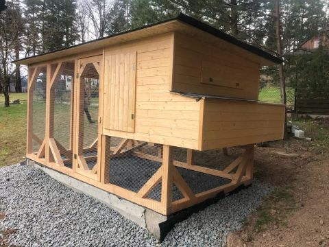 🐔 KURNÍK PRO SLEPICE S VÝBĚHEM – ZATEPLENÝ DŘEVĚNÝ KURNÍK Z MASIVU 290 × 190 CM