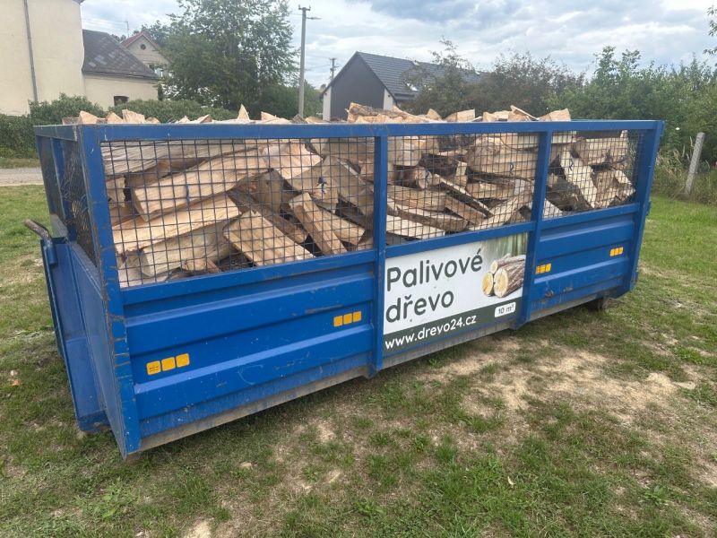Prodej štípaného palivového dřeva v okolí Krnova